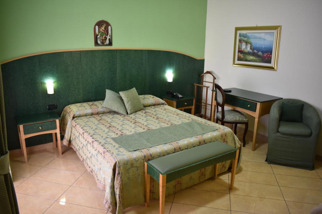 Hotel Ristorante Amitrano بومبيي المظهر الخارجي الصورة